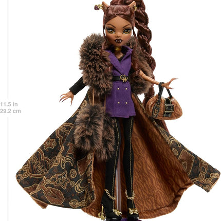 Poupée Monster High, collection Clawdeen Wolf House of Wolf avec manteau en jacquard de fausse fourrure, robe-blazer violette, pantabottes et accessoires dorés