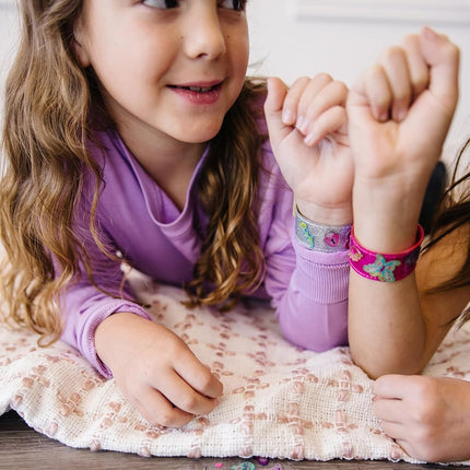 Melissa & Doug Design-Your-Own Bracelets with 100+ Sparkle Gem and Glitter Stickers Kids Snap Bracelets, Kids Stickers, Jewellery Crafts for Ages 4+
