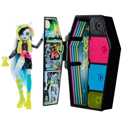Monster High Doll and Fashion Set, Frankie Stein D