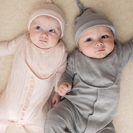 Conjunto de mono unisex para bebé de Burt's Bees Baby, de 3 piezas, 100 % algodón orgánico, con gorro y babero a juego