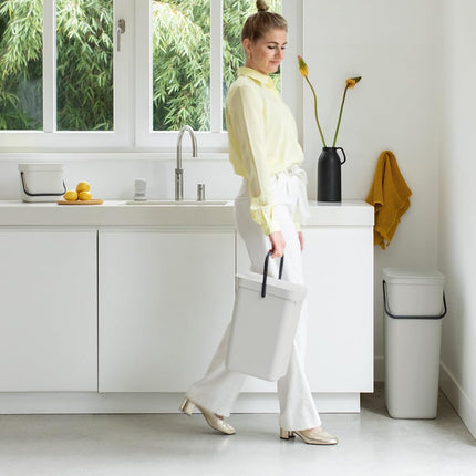 Brabantia Sort & Go Food Waste Bin 3L (Jade Green), Space-Efficient Plastic Recycle Bin with Handle, Removable and Stay-Open Lid, Easy to Clean Kitchen Compost Caddy without Nooks and Rims