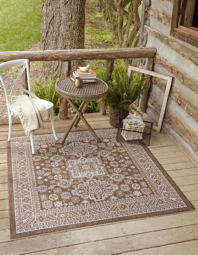 Unique Loom Outdoor Aztec Collection Area Rug - Chalca (5' 3" Square, Brown/Ivory)