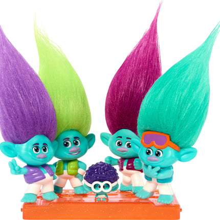 Mattel DreamWorks Trolls 3: Se armó la banda. Set BroZone de gira con 5 muñecas pequeñas y soporte de casete, juguete coleccionable inspirado en la película, HTH35