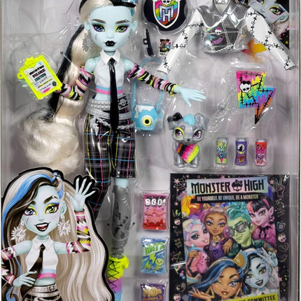 Monster High Frankie Stein Doll, Welcome Committee Set with 15 Accessories Including Poster, Sticker, Pet Watzit and More (Amazon Exclusive)