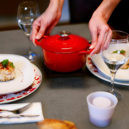 Mini cocotte en fonte émaillée Le Creuset avec couvercle, 0,3 L, Cerise