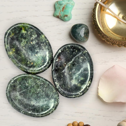 Amazing Gemstone Green Jade Worry Stone Crystals and Healing Stones - Worry Stones for Stress Relief Gift - Piedra Crystal Fidget for Meditation, Relaxation - Unique Stocking Stuffers & Birthday Gifts