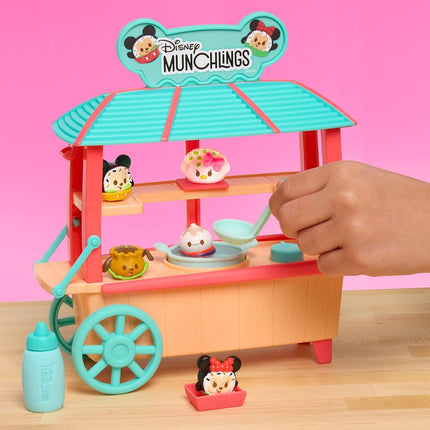 Just Play Disney Munchlings Chariot à boulettes, Ensemble de jeu de 11 figurines à changement de couleur, Figurines parfumées à collectionner de 2,5 cm, Jouets pour enfants de 3 ans et plus, Exclusivité Amazon