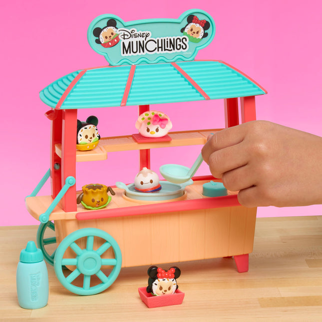 Just Play Disney Munchlings Carrito de dumplings, juego de figuras que cambian de color de 11 piezas, figuras coleccionables perfumadas de 2.5 cm, juguetes para niños de 3 años en adelante, exclusivo de Amazon