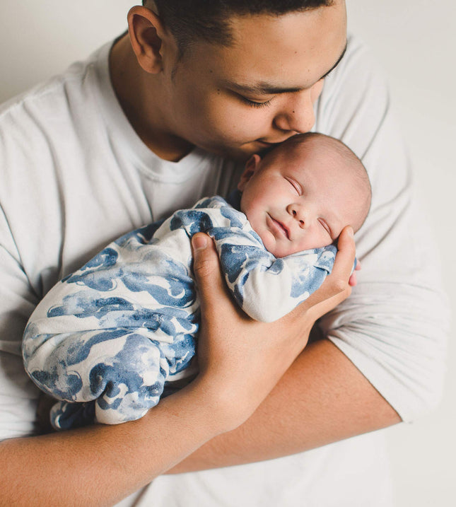 Burt's Bees Baby - Mameluco de una pieza de algodón orgánico para bebé, con cierre frontal, pijama con pies, diseño de nubes a la luz de la luna, 6-9 meses