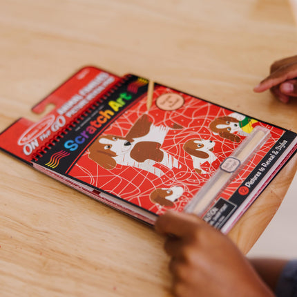 Melissa & Doug On the Go Scratch Art : Bloc d'activités Familles d'animaux à gratter avec stylet