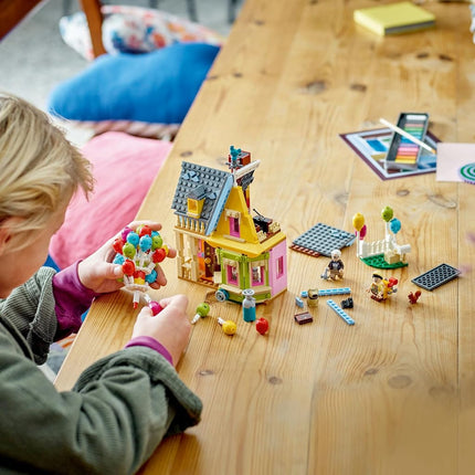 LEGO | Disney and Pixar ‘Up’ House Building Toy for 9+ Year Old Girls and Boys, Set with Balloons, Plus Carl, Russell and Dug Disney Figures, Collectible Kids' Building Toys 43217