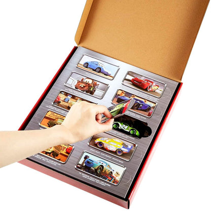 Mattel Disney Pixar Cars Mini Racers Die-Cast Paquete de 10 Vehículos, Juguetes de Carreras en Miniatura Para Correr, Pequeños, Portátiles, Juguetes de Automóviles Coleccionables Basados en las Películas de Cars, Para Niños de 3 Años en Adelante, HBW15