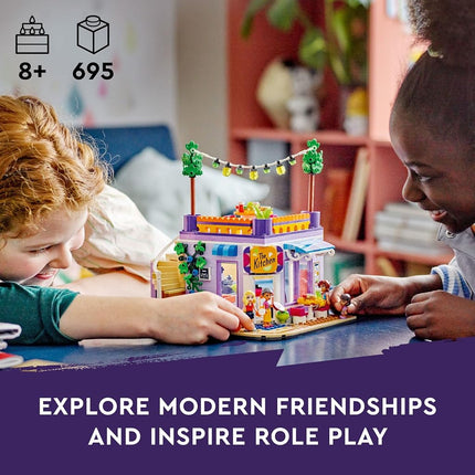 LEGO Friends La Cocina Comunitaria de Heartlake City 41747, Juego de Construcción de Simulación, Diversión Creativa para Niños y Niñas de 8 Años en Adelante, con 3 Minimuñecas, 1 Micromuñeca, un Gato Mascota y Muchos Accesorios de Cocina