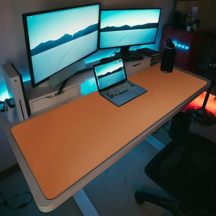Vyaaa Desk Mat on top of Desks, 160 x 80cm PU Leather Desk Mat, Large Desk Blotter Pad for Office, Home, Gaming, Computer, Laptop, Keyboard and Mouse - Light Brown