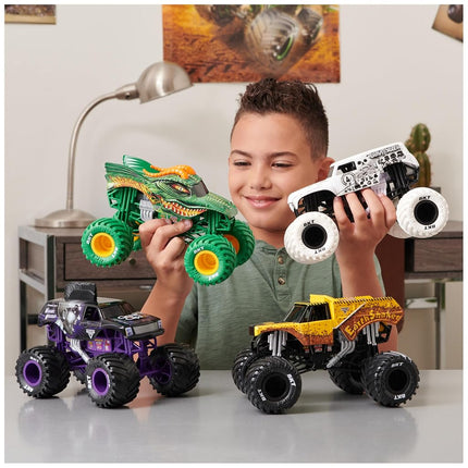 Monster Jam, Official Megalodon Monster Truck, Collector Die-Cast Vehicle, 1:24 Scale, Kids’ Toys for Boys and Girls Aged 3 and up, Grey