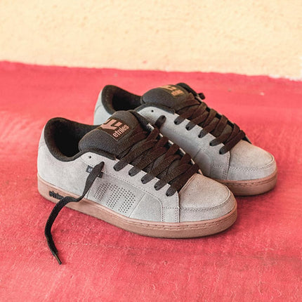 Etnies Kingpin - Classic Skate Heritage Fashion Style with on-Trend Puffy Look, Reinforced Cupsole, Cushioned Fit, Everyday Sneakers