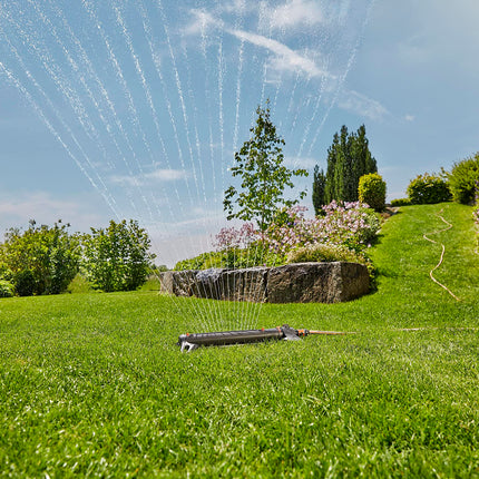 Gardena AquaZoom L rectangular sprinkler: Sprinkler for watering areas of 28–350 m², range 7–21 m, spread 4–17 m, built-in metal filter (18714-20)