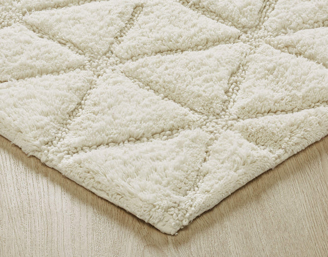 Refinery29 | Jagger Collection | Luxury Diamond Chenille Bath Rug, Non-Slip, Absorbent Plush Bath Mat for Tub, Shower and Bathroom, Machine Washable Cotton (21"X 34", White)