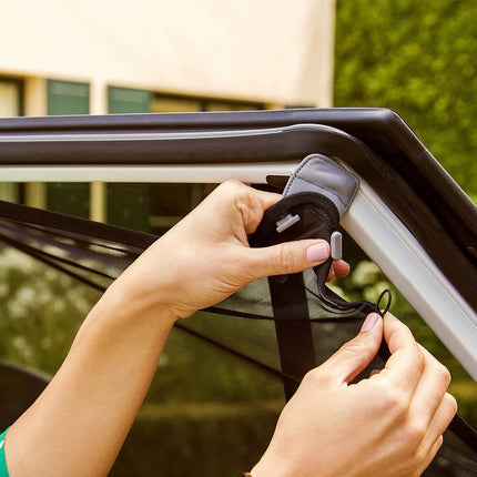 Munchkin Brica Magnetic Stretch to Fit Sun Shade, Black
