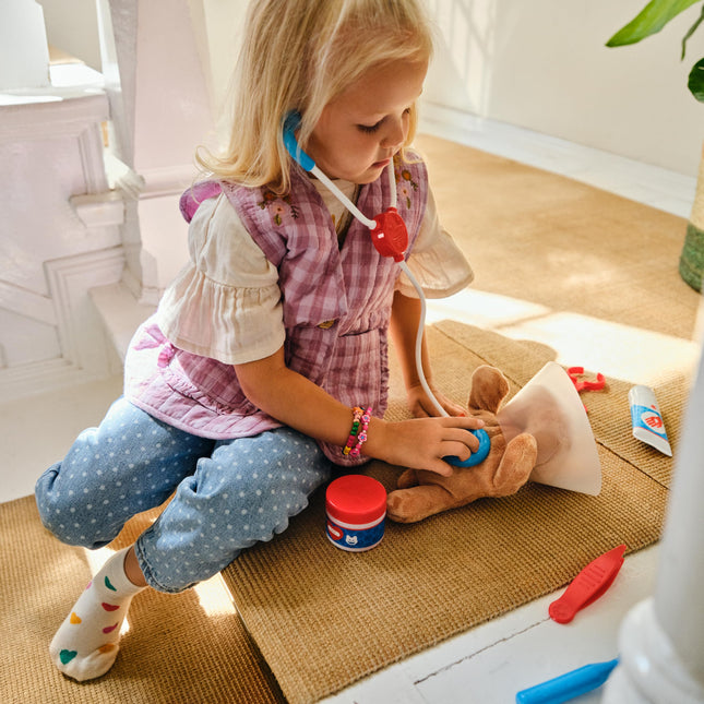Melissa & Doug Pet Vet Set | Animal Care Kit for Kids, Doctor Role Play Toys for Children | Age 3+