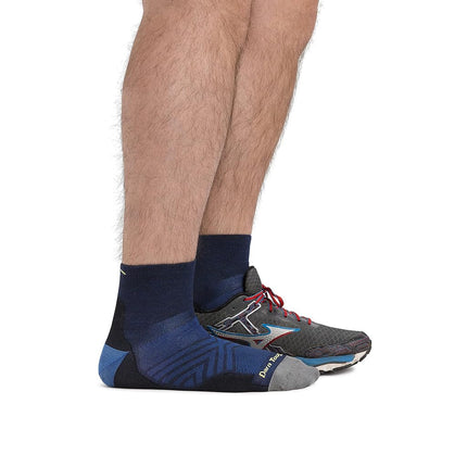 Darn Tough (Modèle 1034) Chaussettes de course quart de cheville ultra-légères pour homme – noir – Grande taille