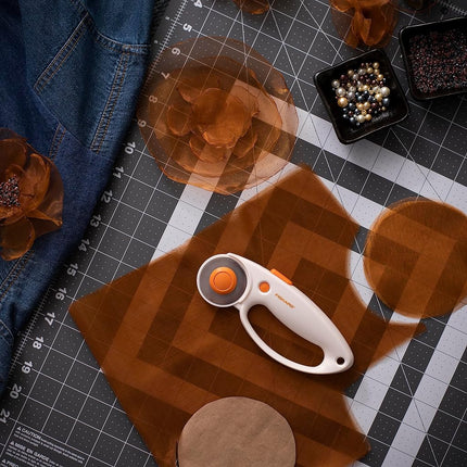 Fiskars 45mm Rotary Cutter for Fabric with Ergonomic Loop Grip, Premium Steel Rotary Fabric Cutter Blade for Precise Cuts, Arts and Crafts, Sewing Supplies and Quilting Tools