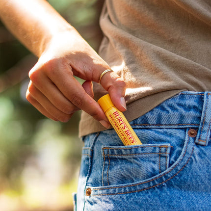 Burt's Bees Beeswax Lip Balm Pack, 0.15 oz / 4.25 g, 4-Pack