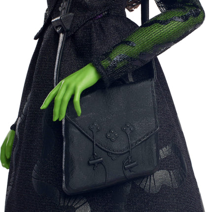 Muñeca Elphaba de Mattel Universal Wicked y accesorios de piel verde, pelo negro trenzado, vestido de gala y look removible