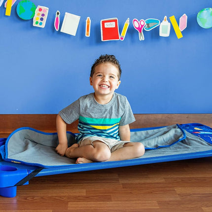 Tapis de sieste moderne tout-en-un Wildkin avec oreiller pour les tout-petits garçons et filles, taille parfaite pour la crèche et la maternelle, conçu avec des sangles élastiques aux coins pour s'adapter à un lit de camp standard