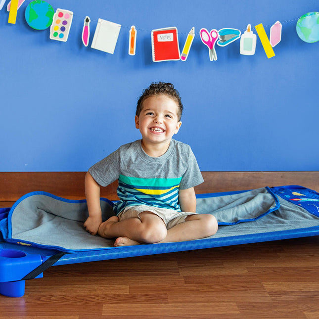 Manta para siesta moderna todo en uno Wildkin con almohada para niños y niñas, tamaño perfecto para guardería y preescolar, diseñada con correas elásticas en las esquinas para adaptarse a una cuna estándar