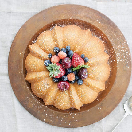Nordic Ware 50153 Original 12-Cup Bundt Pan Silver