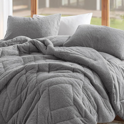 Comfort Spaces Parure de lit douillette réversible en peluche douce comme une plume pour lit double, toutes saisons, légère, en polaire Sherpa, taille double/double XL, gris 2 pièces