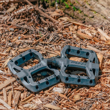Funn Taipan S Plastic MTB Flat Pedals, CrMo Axle (Black)