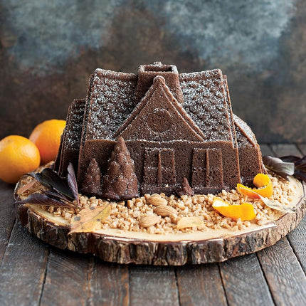 Nordic Ware Gingerbread House Bundt Pan, Seasonal Christmas Aluminium Bundt Tin, Bundt Cake Tin with Pattern, Cake Mould , Colour: Silver