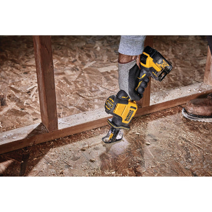Sierra de sable inalámbrica DEWALT DCS369B Atomic 20V MAX de una mano (solo herramienta)