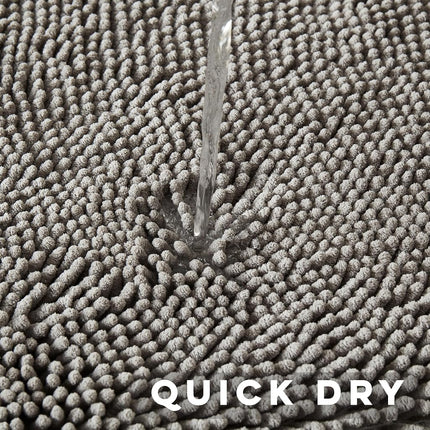 Alfombrilla de baño antideslizante, alfombra de baño gris, alfombrilla de baño de chenilla grande y gruesa, ultrasuave y absorbente, lavable, de secado rápido, de microfibra para el suelo de la ducha de Casual Living, 24 x 60 pulgadas, gris