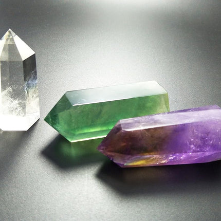 Set of 3 Healing Crystal Wands of 3 Stones: Clear Quartz, Fluorite, Amethyst Pointed & Faceted Prism Bars for Reiki Chakra Meditation Therapy Decor
