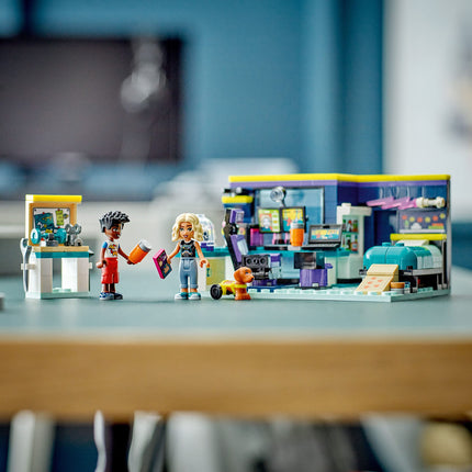 LEGO Friends La Chambre de Nova, Jeu de construction avec mini-poupée Zac et chien Pickle, idée cadeau pour les enfants de 6 ans et plus 41755