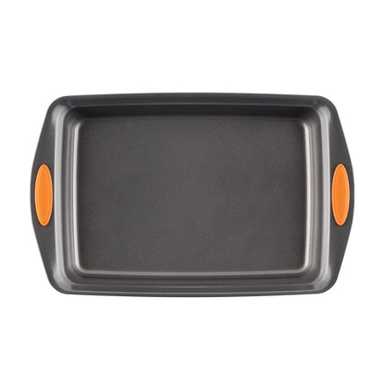 Rachael Ray Molde para hornear antiadherente de 9 x 13 pulgadas con tapa, gris con tapa y asas naranjas