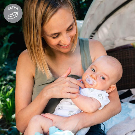 Sucette Medela Baby | Nouveau-né 0-2 Mois | Lot de 2 | Comprend un étui de stérilisation | Sans silicone et sans BPA | Favorise la succion naturelle | Transparente