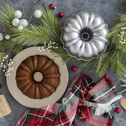 Nordic Ware 50153 Original 12-Cup Bundt Pan Silver