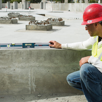 BOSCH Digital Level, 24 Inch. GIM 60