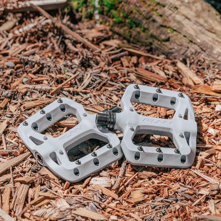 Funn Taipan S Plastic MTB Flat Pedals, CrMo Axle (Grey)