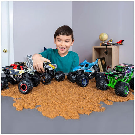 Monster Jam, Official Dragon Monster Truck, Collector Die-Cast Vehicle, 1:24 Scale, Kids Toys for Children Ages 3 and up