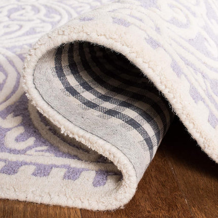 Safavieh Medallion Indoor Hand Tufted Rectangle Area Rug, Cambridge Collection, CAM123, in Lavender / Ivory, 91 X 152 cm for Living Room, Bedroom or Any Indoor Space