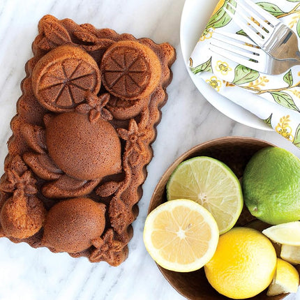 Moule à cake Nordic Ware Citrus Blossom Loaf Pan, moule Bundt original en fonte d'aluminium, moule à cake avec motif citron, moule à gâteau fabriqué aux États-Unis, couleur : caramel, capacité 6 tasses