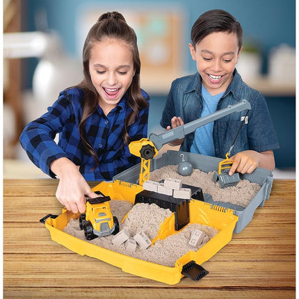 Kinetic Sand, Construction Site Folding Sandbox with 2lbs Play Sand & Toy Truck, Storage Case, Sensory Toys, for Kids Ages 3 and up
