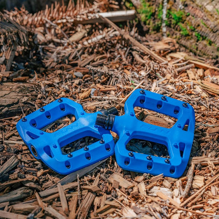 Funn Taipan S Plastic MTB Flat Pedals, CrMo Axle (Blue)