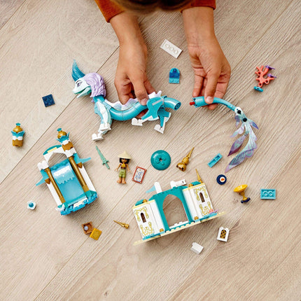 LEGO Disney Raya y Sisu Dragon 43184; Un juguete y kit de construcción único; Ideal para niños a los que les gustan las historias con dragones y las aventuras con personajes fuertes de Disney, Novedad 2021 (216 piezas)