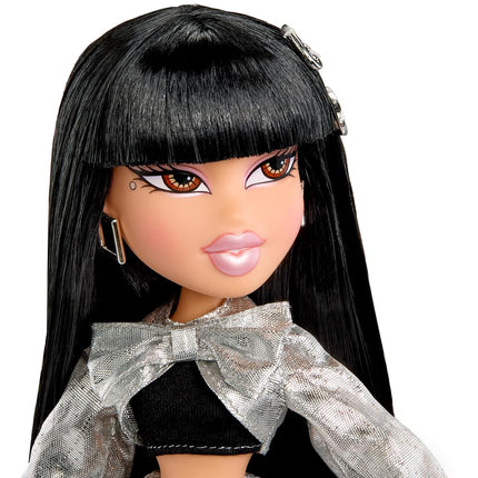 Bratz Charmz Jade - Fashion Doll with Collectible Charm Bracelet, Includes Outfit & Accessories, Comes in a Display-Worthy Packaging, Customise and Collect